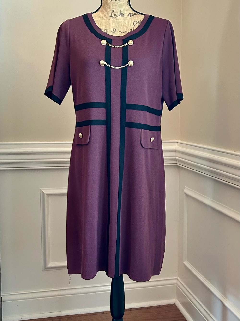 Ming Wang Plum Shift Dress with Black Trim and Gold Chain Accents